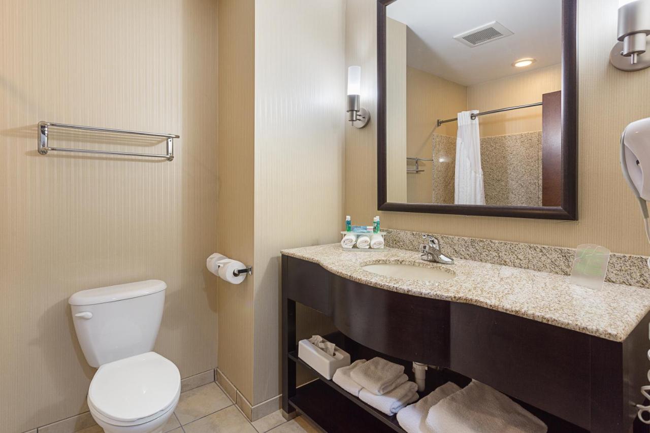 Holiday Inn Express Hotel & Suites Byram By Ihg Exterior photo