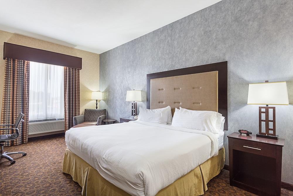 Holiday Inn Express Hotel & Suites Byram By Ihg Exterior photo