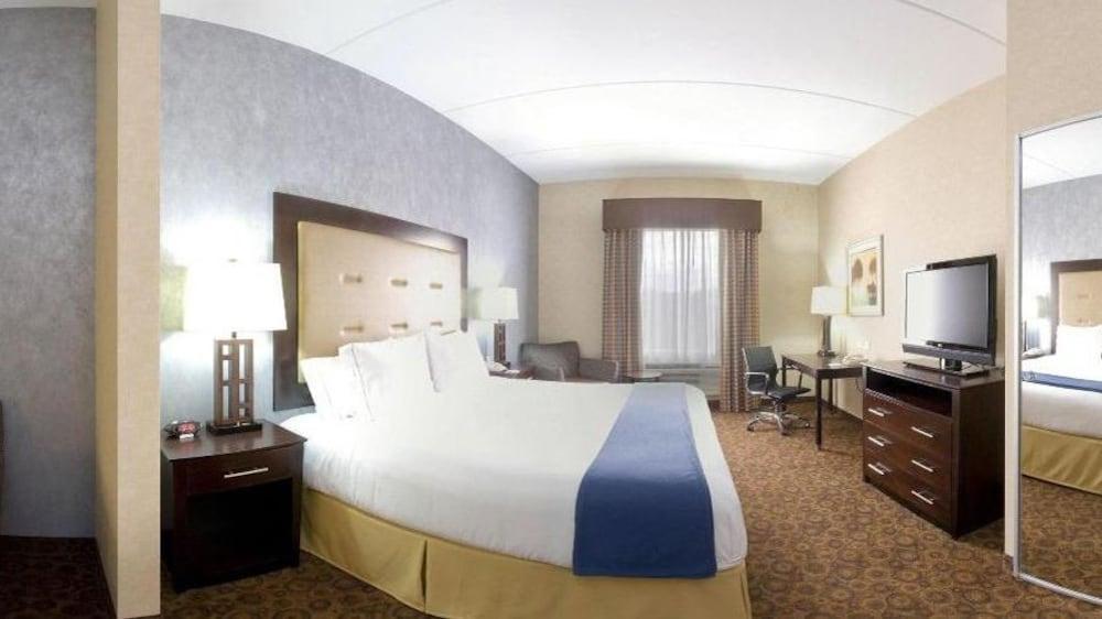 Holiday Inn Express Hotel & Suites Byram By Ihg Exterior photo