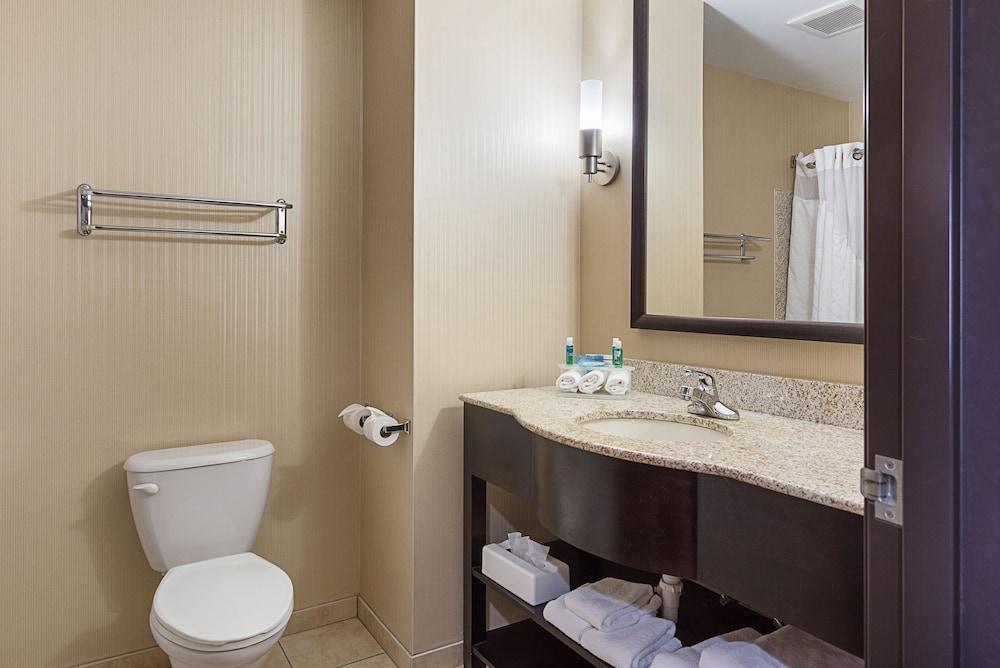 Holiday Inn Express Hotel & Suites Byram By Ihg Exterior photo