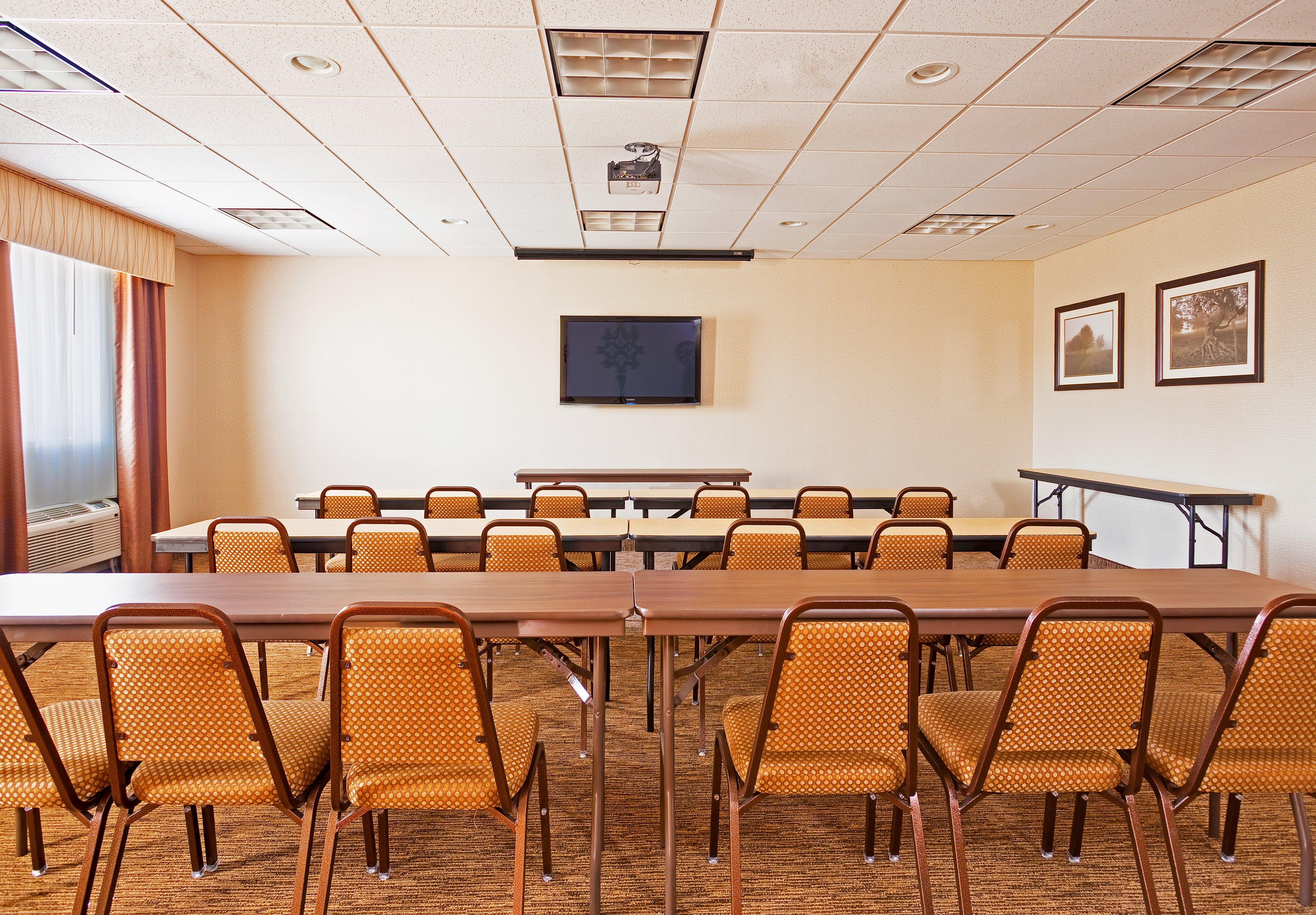 Holiday Inn Express Hotel & Suites Byram By Ihg Exterior photo