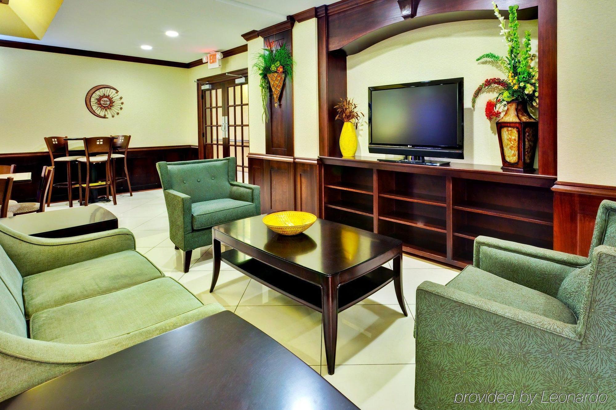 Holiday Inn Express Hotel & Suites Byram By Ihg Interior photo