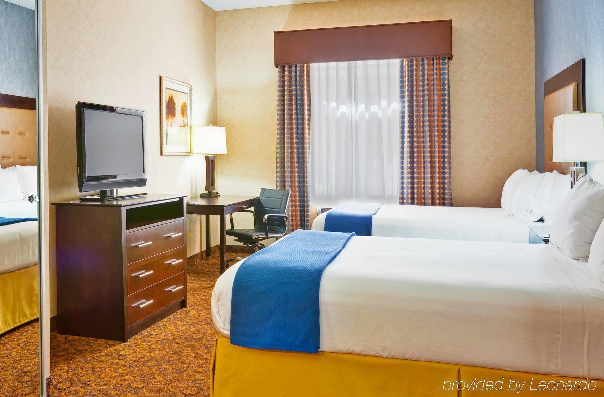 Holiday Inn Express Hotel & Suites Byram By Ihg Room photo
