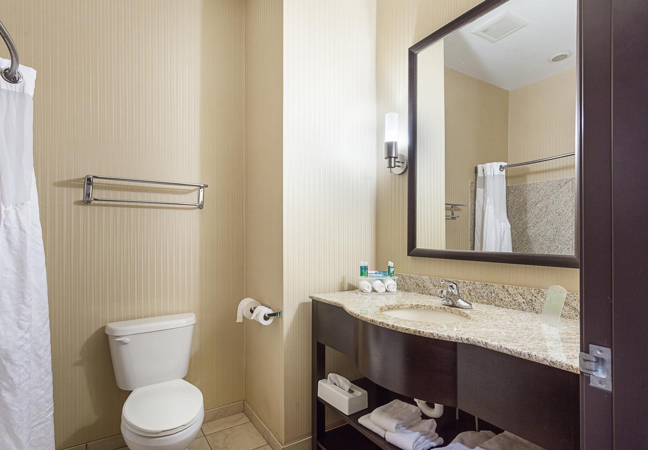 Holiday Inn Express Hotel & Suites Byram By Ihg Exterior photo