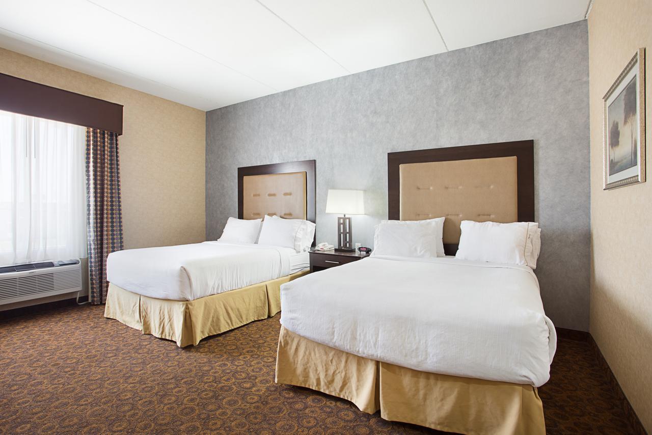 Holiday Inn Express Hotel & Suites Byram By Ihg Exterior photo