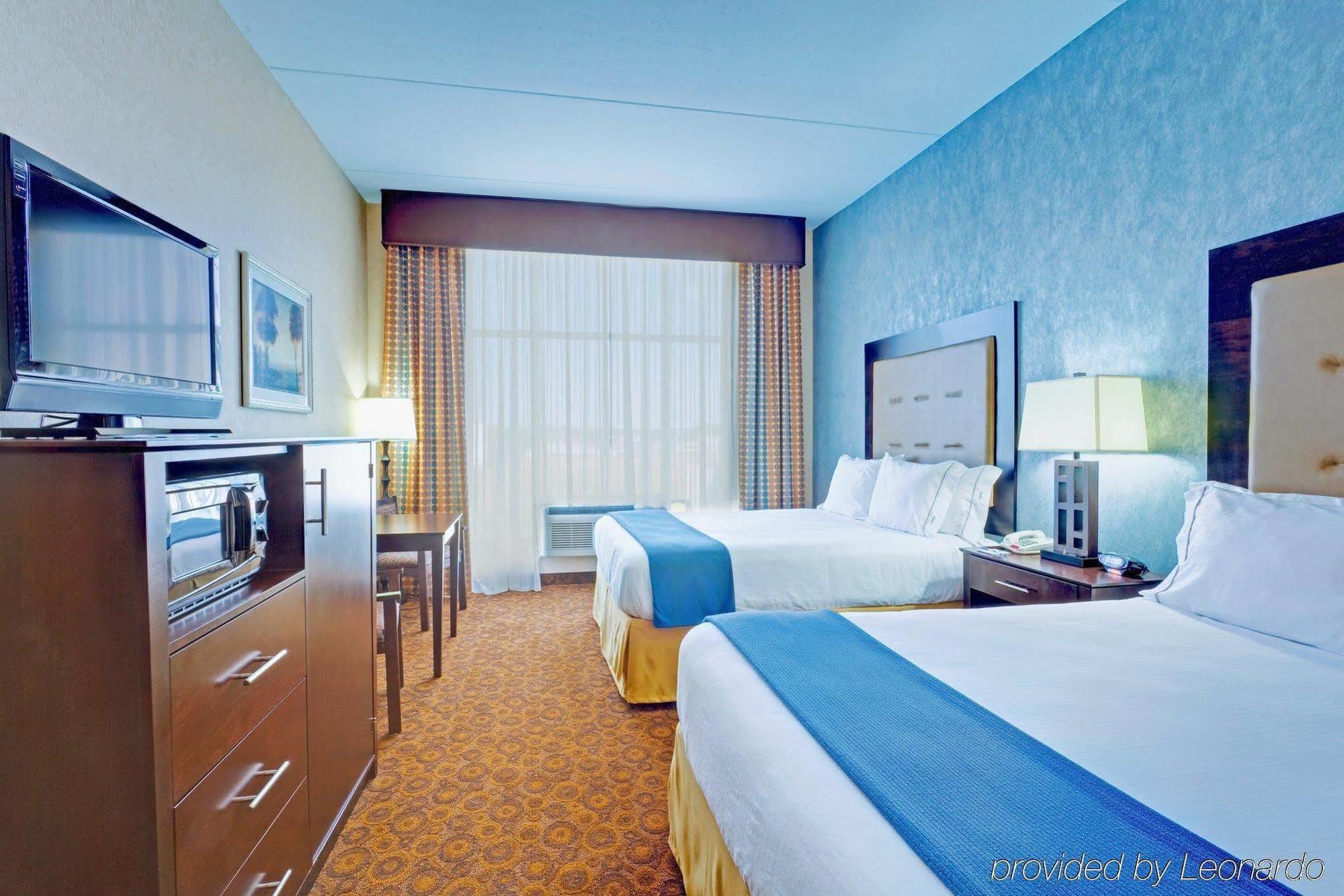 Holiday Inn Express Hotel & Suites Byram By Ihg Room photo