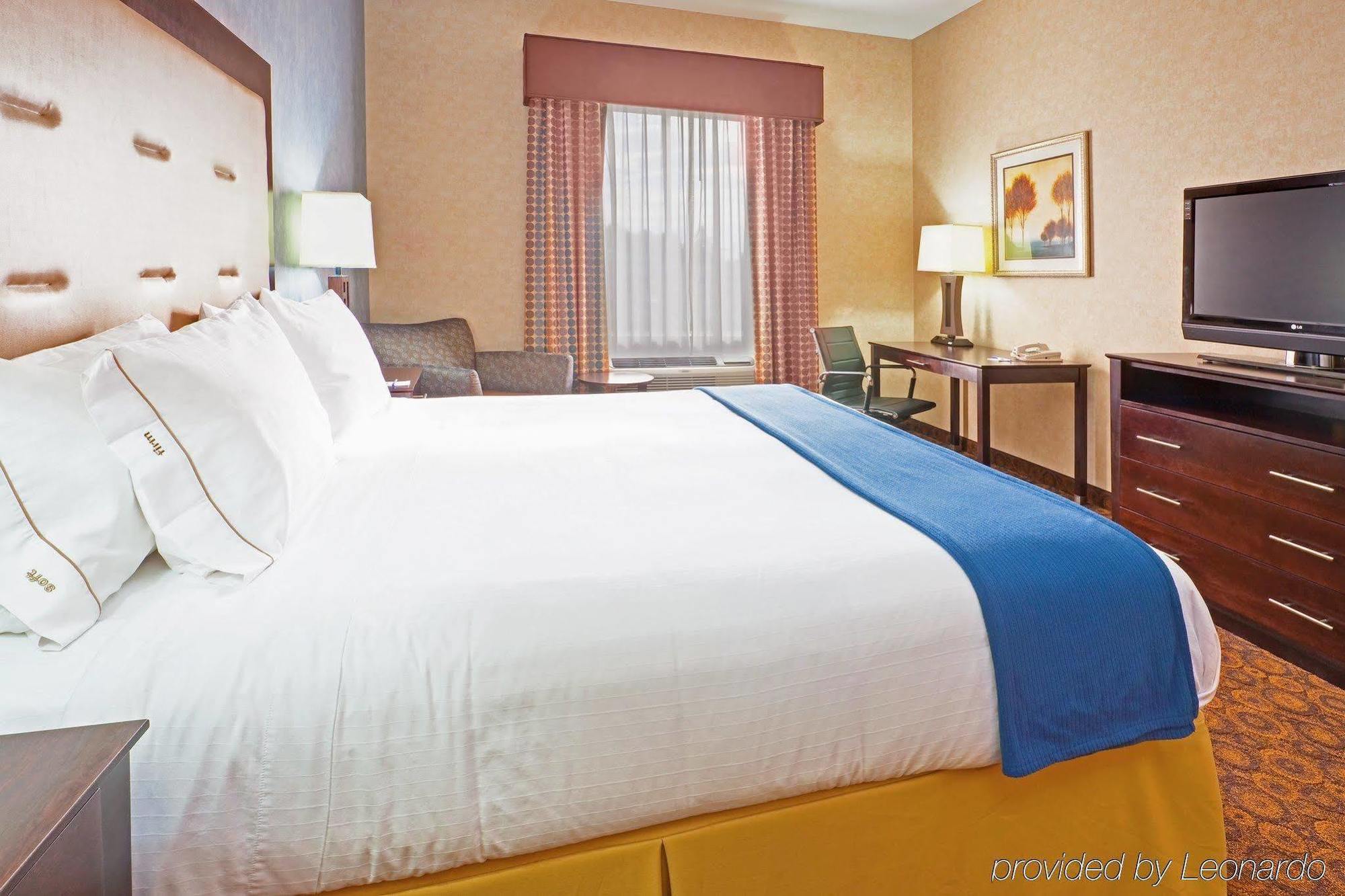 Holiday Inn Express Hotel & Suites Byram By Ihg Exterior photo