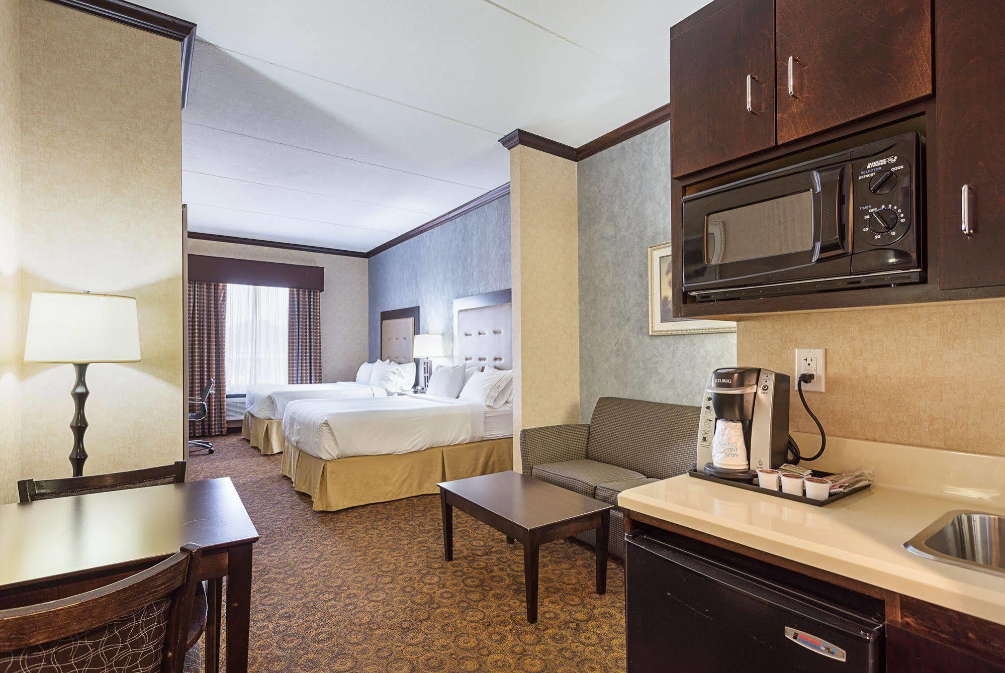 Holiday Inn Express Hotel & Suites Byram By Ihg Exterior photo